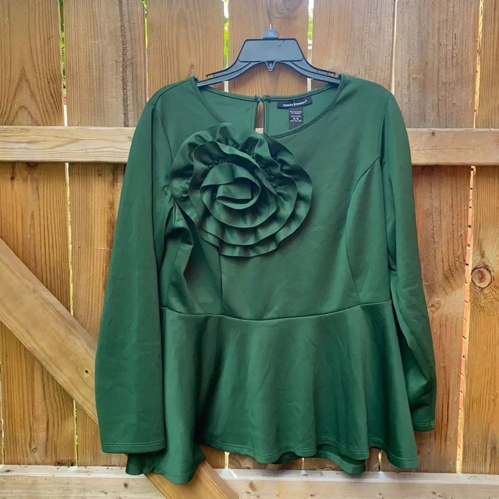 Ashley Stewart flower top sz. 14/16
